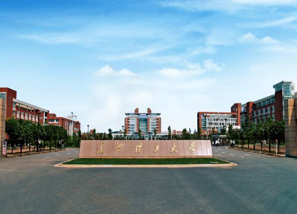 長沙理工大學(xué)—格力空氣能中央熱水設(shè)備